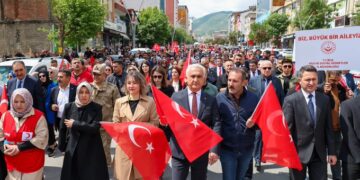 Muş’ta, ‘Biz Büyük Bir Aileyiz’ yürüyüşü düzenlendi!