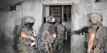 8 ilde suç örgütlerine yönelik operasyon: 33 kişi gözaltında
