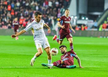 Samsunspor, karadeniz derbisinde Trabzonspor’u 3 golle geçti!