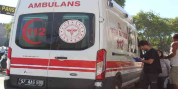 Sinop’ta, aniden yola fırlayan çocuğa araba çarptı!