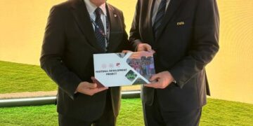 TFF Başkanı Mehmet Büyükekşi, Bangkok’ta FIFA Başkanı Infantino ile görüştü!