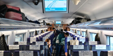 İstanbul-Sivas arasında aktarmasız yüksek hızlı tren seferleri başladı