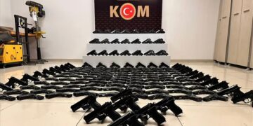 “MERCEK-20” operasyonunda 225 ruhsatsız tabanca ele geçirildi