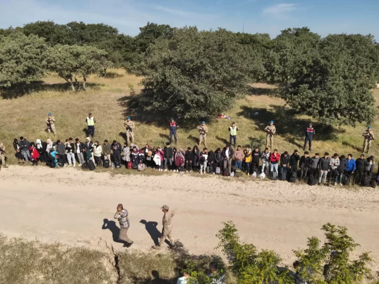 69 kacak gocmen ve 1 teror suphelisi yakalandi habermeydan