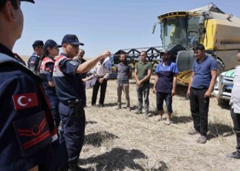 Anız yangınlarına karşı Jandarma ekipleri denetimde