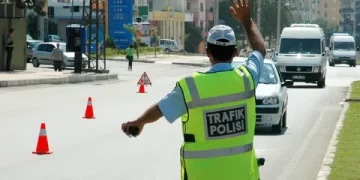 Bayram tatilinin 5. gününde 696 trafik kazası meydana geldi