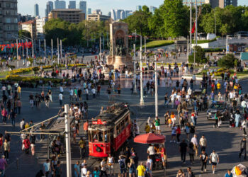 İstanbul’da bazı metro istasyonları ile yollar kapatıldı