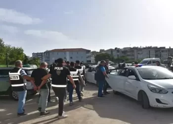 İzmir merkezli araç kaçakçılığı operasyonu