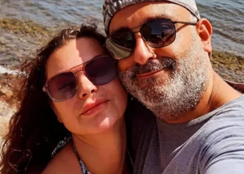 Güldür Güldür’ün yıldızı Rüştü Onur Atilla ve Nez’den sarmaş dolaş poz! Nez kimdir, kaç yaşında, nereli?