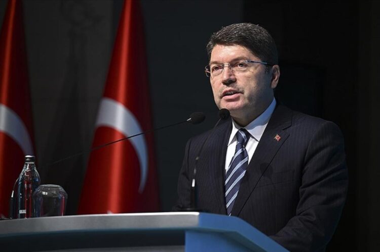 Adalet Bakanı Yılmaz Tunç, sosyal medya hesabından yaptığı açıklamada, Resmi Gazete'de yayımlanan "Bilirkişilik Yönetmeliğinde Değişiklik Yapılmasına Dair Yönetmelik" hakkında bilgi verdi.