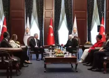 Siyasi partilerde bayramlaşma ziyaretleri devam ediyor