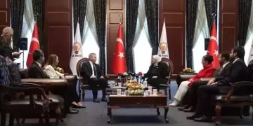 Siyasi partilerde bayramlaşma ziyaretleri devam ediyor