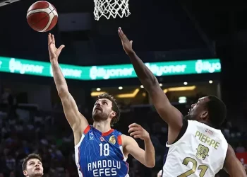 Fenerbahçe Beko, Anadolu Efes’i farklı geçti!