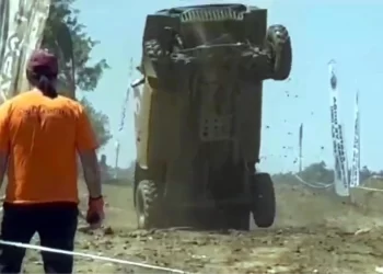Gebze’de, Off-road yarışında araç takla attı!