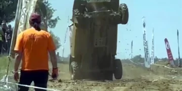 Gebze’de, Off-road yarışında araç takla attı!