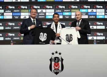 Giovanni van Bronckhorst, Beşiktaş’a imzayı attı!