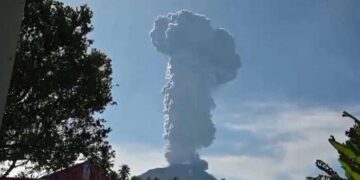 Endonezya’da Ibu Yanardağı patladı