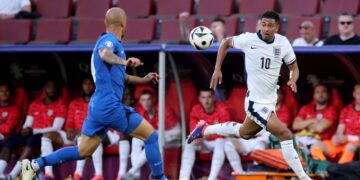 İngiltere ve Slovenya berabere kalarak turladı!