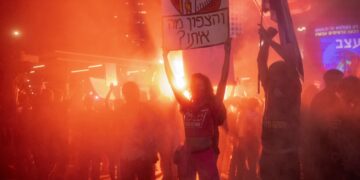 İsrailliler Netanyahu’nun istifası için sokaklara döküldü