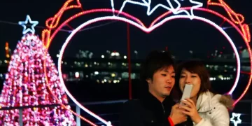 Japonya’da düşen doğum oranlarına karşı flört uygulaması başlatılıyor