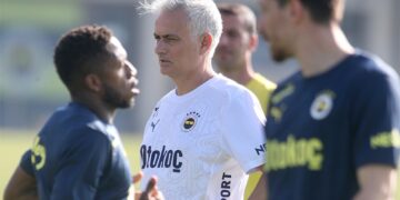Jose Mourinho yeni takımıyla ilk antrenmanına çıktı