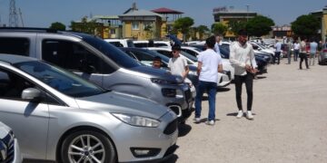 Kurban Bayramı arefesinde açık oto pazarına yoğun ilgi