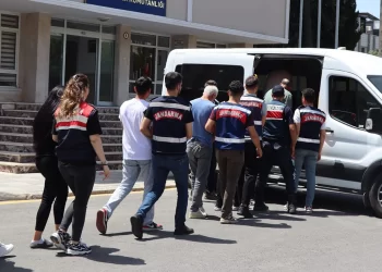 Mersin’de 11 kişi yasa dışı bahis operasyonunda gözaltına alındı!