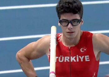 Milli atlet Ersu Şaşma, sırıkla atlamada Avrupa üçüncüsü oldu!