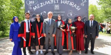 Muş Alparslan Üniversitesi’nde 2023-24 akademik yılı mezuniyet töreni düzenlendi!