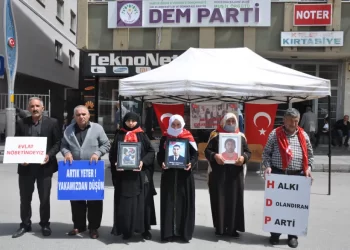 Muş’ta ailelerin evlat nöbeti kararlılıkla sürüyor!