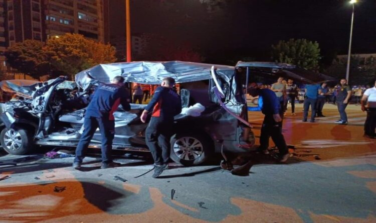 mus ta meydana gelen trafik kazasinda 2 olu 3 yarali habermeydan