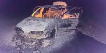 Muş’ta seyir halindeki bir otomobil aniden alev aldı.