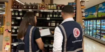 Raflarda etiket ve fiyat denetimi yapıldı