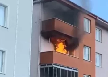 Sinop Ayancık’ta, patlayan mutfak tüpü evi yaktı!