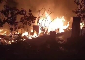 Sinop Durağan’da, 2 ev, 2 ahır, 1 ambar ve 1 mobilya atölyesi yanarak kül oldu!