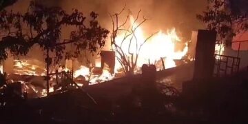 Sinop Durağan’da, 2 ev, 2 ahır, 1 ambar ve 1 mobilya atölyesi yanarak kül oldu!