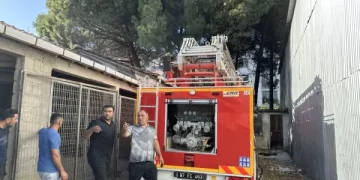 Sinop Gerze’de, inşaat firmasının deposunda yangın çıktı!