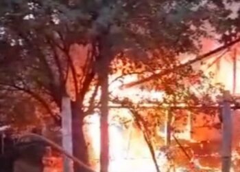 Sinop’ta 1 ev ve 1 ambar alevlere teslim oldu!