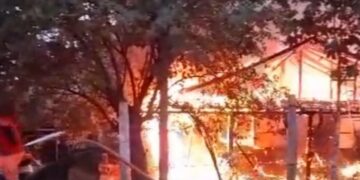 Sinop’ta 1 ev ve 1 ambar alevlere teslim oldu!