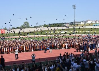 Sinop’ta 3 bin 262 üniversite öğrencisinin mezuniyet coşkusu!