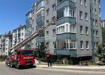 Sinop’ta, 6 katlı apartmanda çıkan yangın korkuttu!