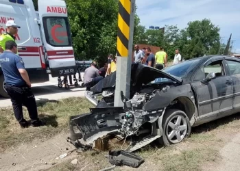 Sinop’ta, düğüne giden ailenin yaptığı kazada 5 kişi yaralandı!