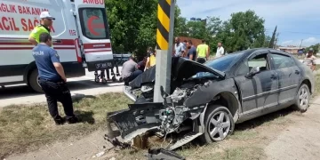 Sinop’ta, düğüne giden ailenin yaptığı kazada 5 kişi yaralandı!