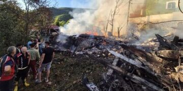 Sinop’un Durağan ilçesinde köyde çıkan yangında 5 ev küle döndü!