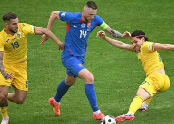 Slovakya ile Romanya berabere kalarak birlikte son 16’ya yükseldi!