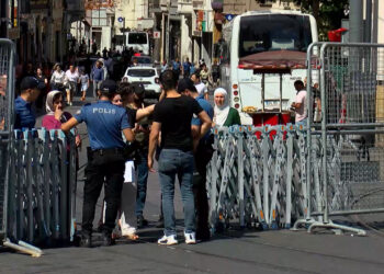 Taksim’de Onur Yürüyüşü ablukası: Meydan kapatıldı, metro seferleri durduruldu