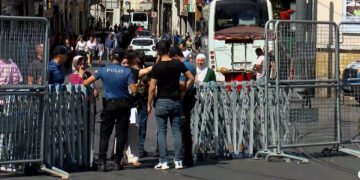 Taksim’de Onur Yürüyüşü ablukası: Meydan kapatıldı, metro seferleri durduruldu