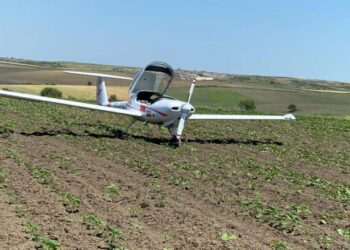 Tekirdağ’da eğitim uçağı tarlaya acil iniş yaptı