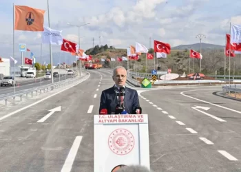 Bakan Uraloğlu duyurdu: Otoyollardan 21 milyon 67 bin 377 araç geçti