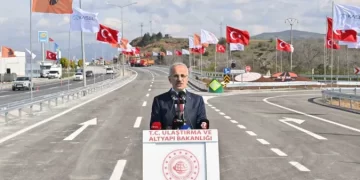 Bakan Uraloğlu duyurdu: Otoyollardan 21 milyon 67 bin 377 araç geçti